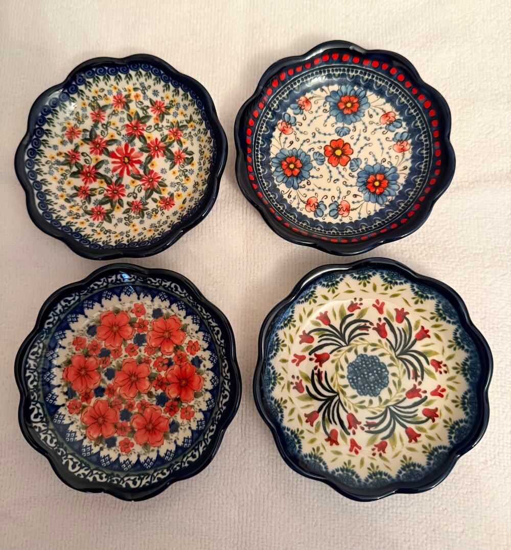 New Sister Wu Ceramic Tapas / Appetizer Dishes Set small scalloped plates